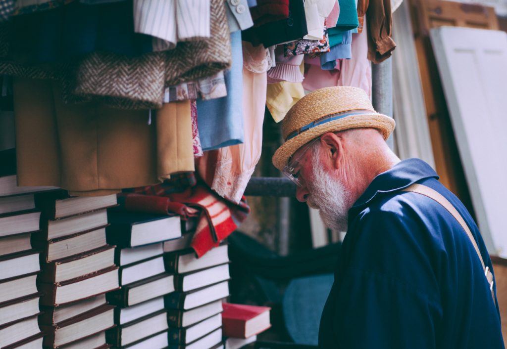 books-clothes-elderly-185772